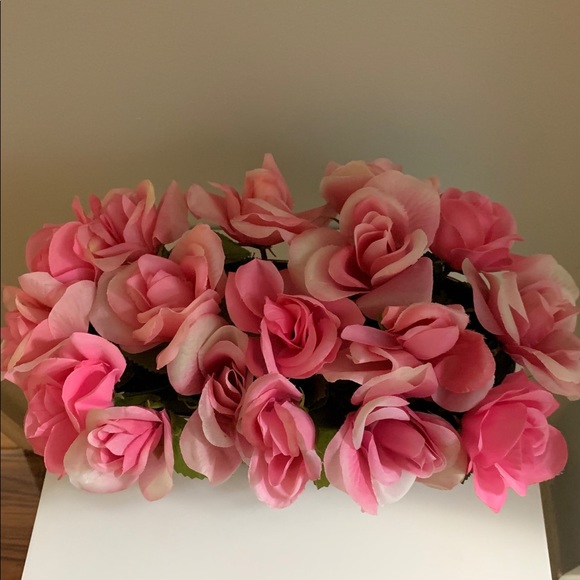 Centerpiece  Basket Flowers - Picture 3 of 3